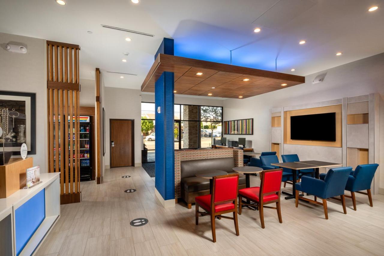 Hotel Express & Chatsworth By Ihg