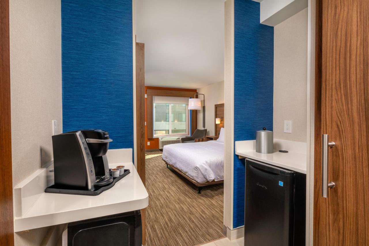 Hotel Express & Chatsworth By Ihg