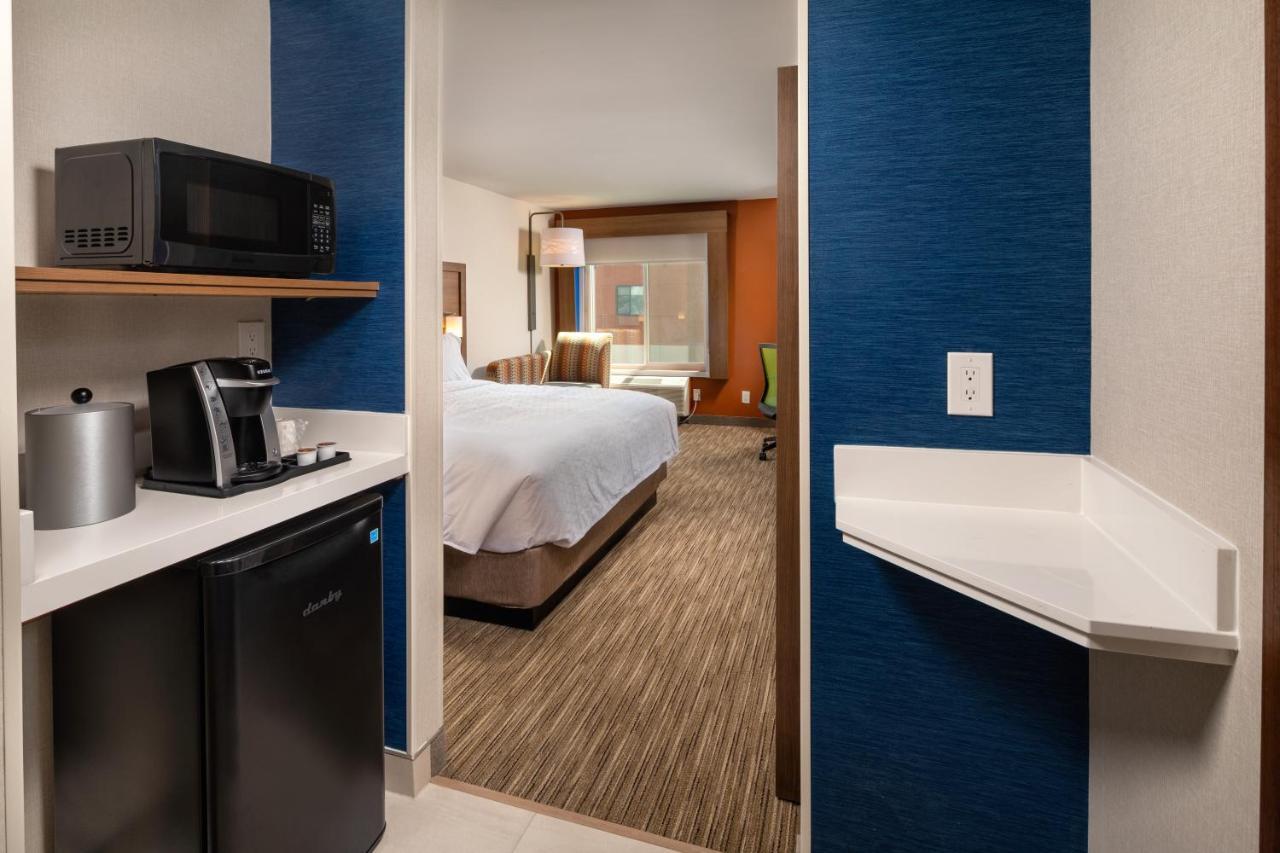 Express & Chatsworth By Ihg Hotel 2*