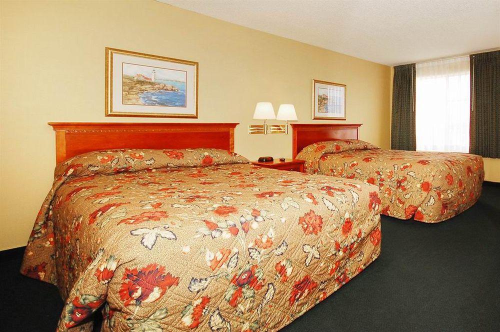 Express & Chatsworth By Ihg Hotel