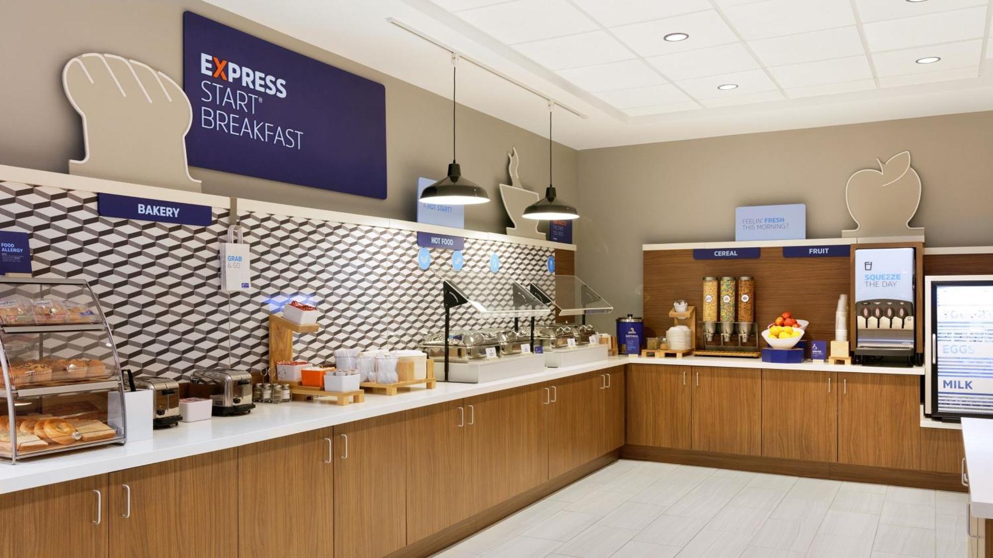 Express & Chatsworth By Ihg 2*