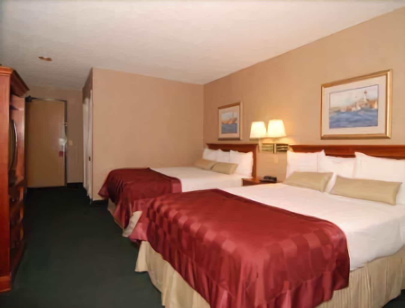 Hotel Express & Chatsworth By Ihg 2*