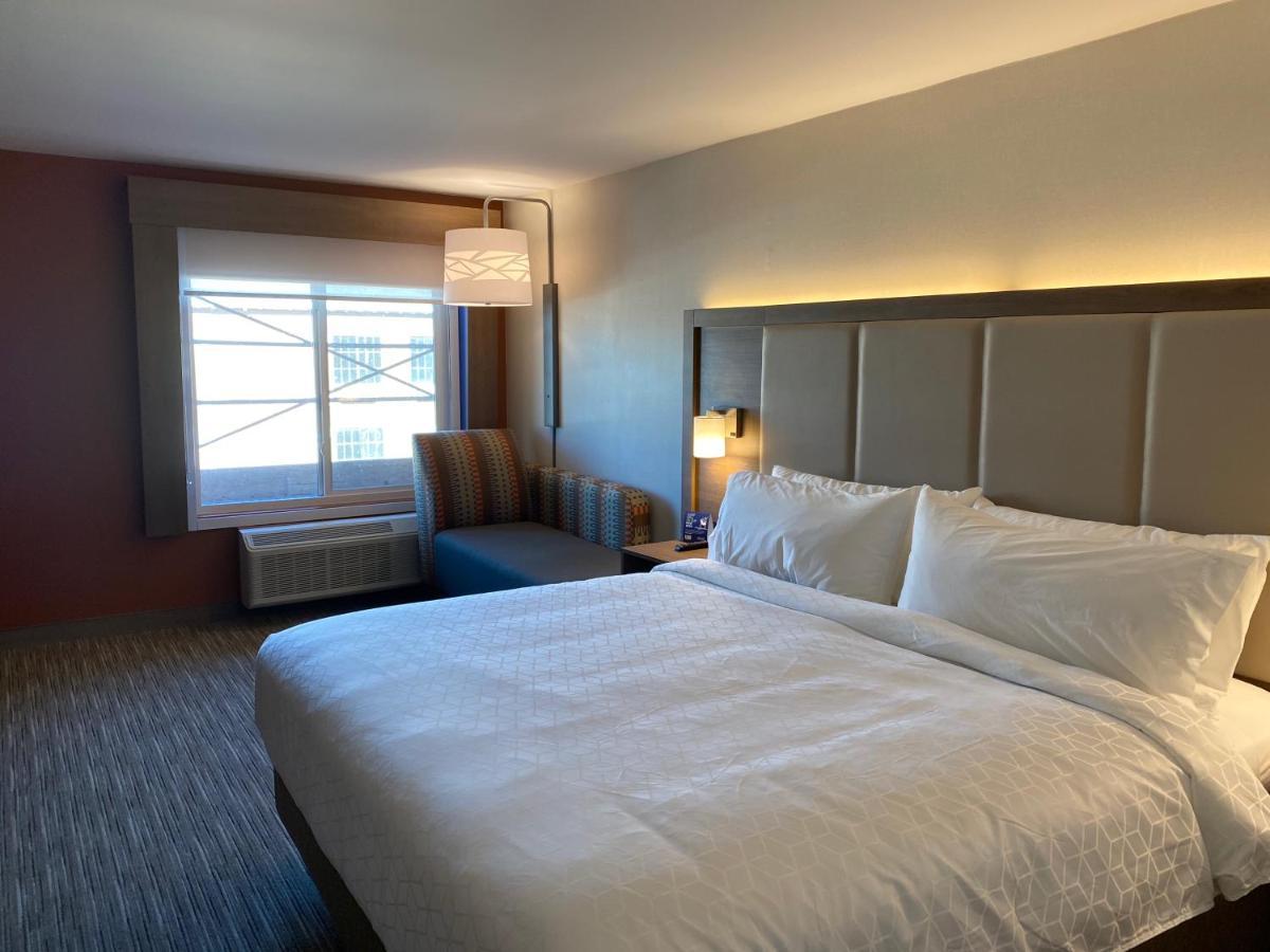 Express & Chatsworth By Ihg Hotel