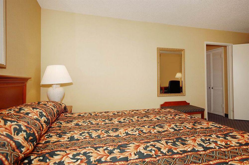 Express & Chatsworth By Ihg Hotel Los Angeles