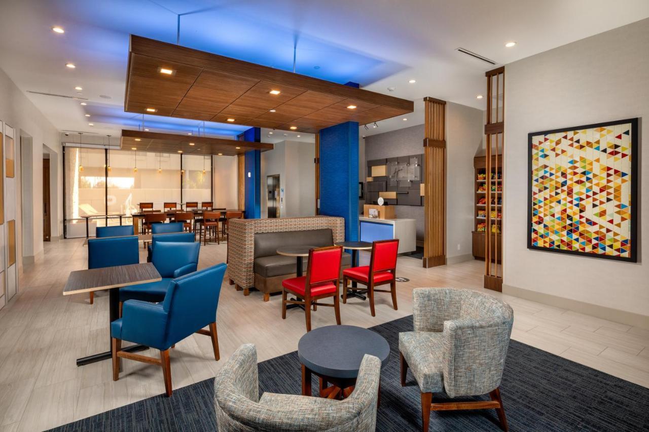 Express & Chatsworth By Ihg Hotel