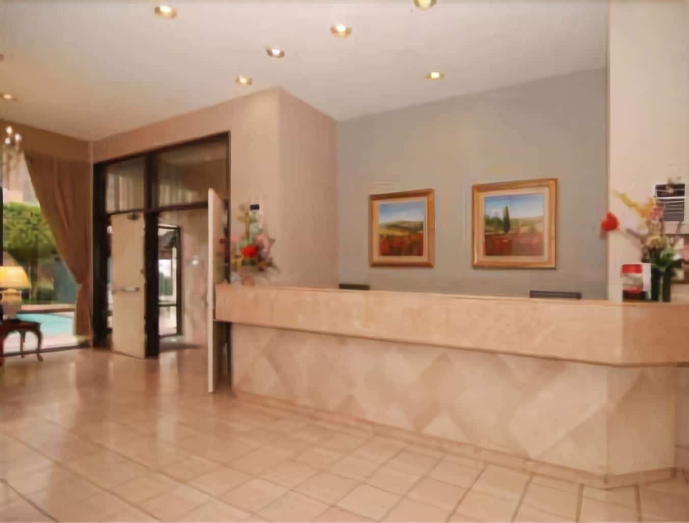 Express & Chatsworth By Ihg Hotel Los Angeles