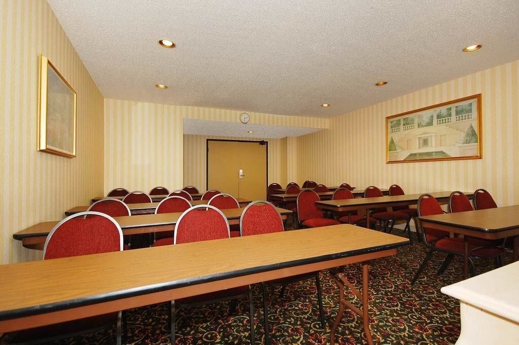Hotel Express & Chatsworth By Ihg Los Angeles