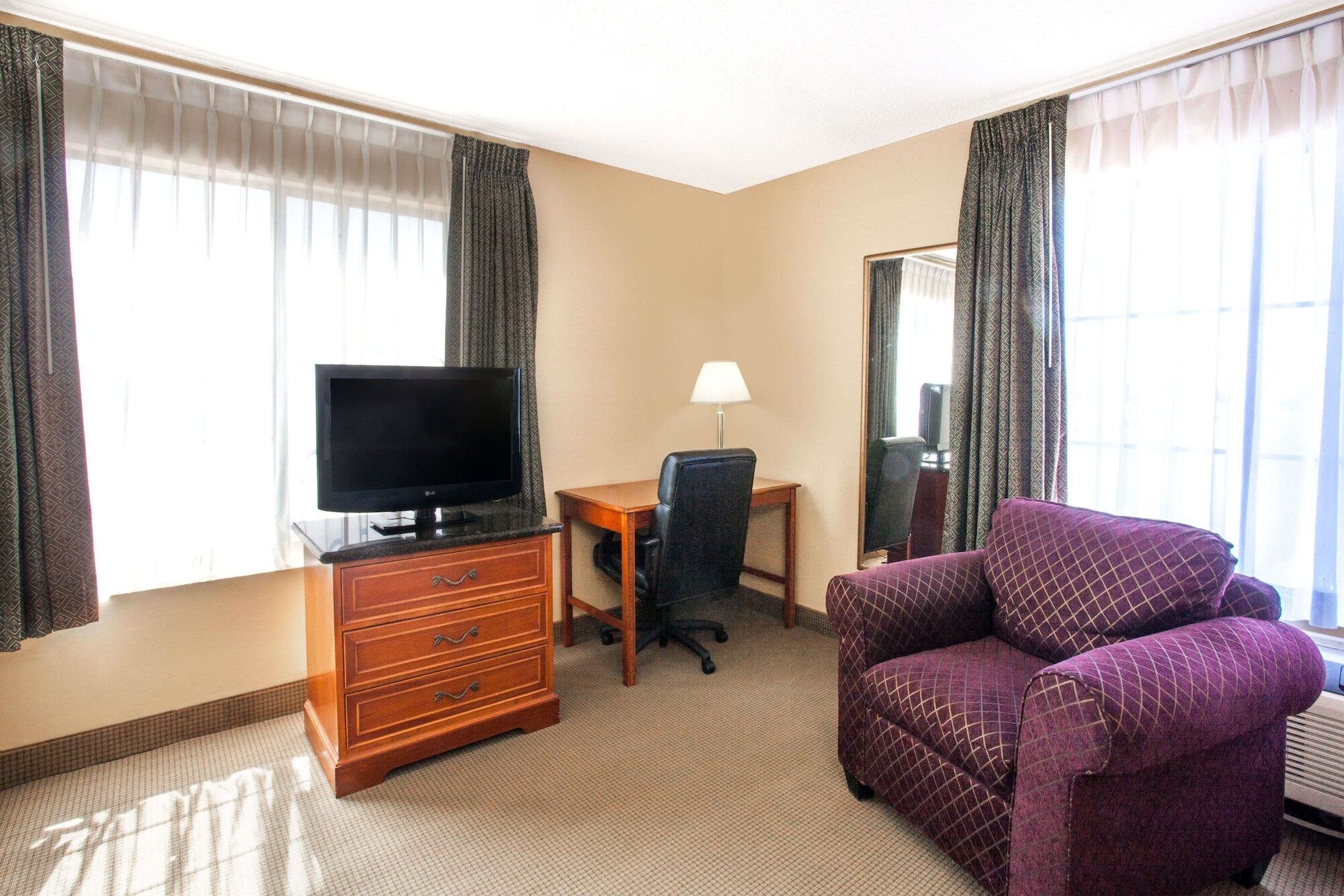 Express & Chatsworth By Ihg