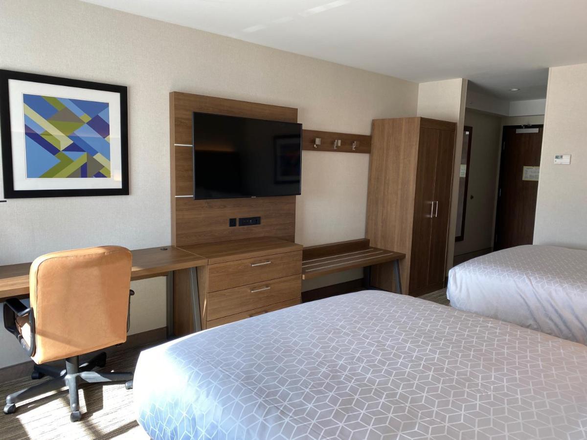 Express & Chatsworth By Ihg Hotel 2*